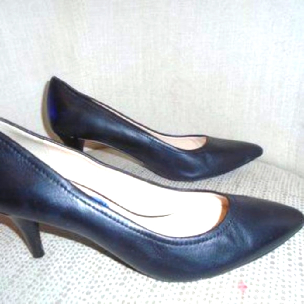 Tahari black dress shoe 7.5 M